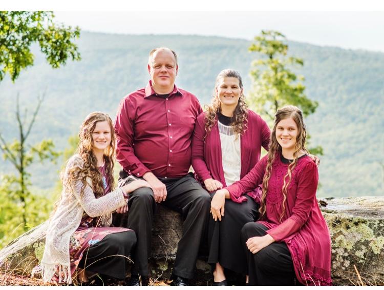The Sanders Family of Arkansas Bear Creek Goldens and Doodles